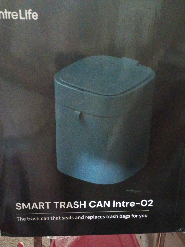 Self sealing waste can. Automatic Bag Sealing & Replacement