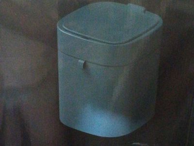 Self sealing waste can. Automatic Bag Sealing & Replacement
