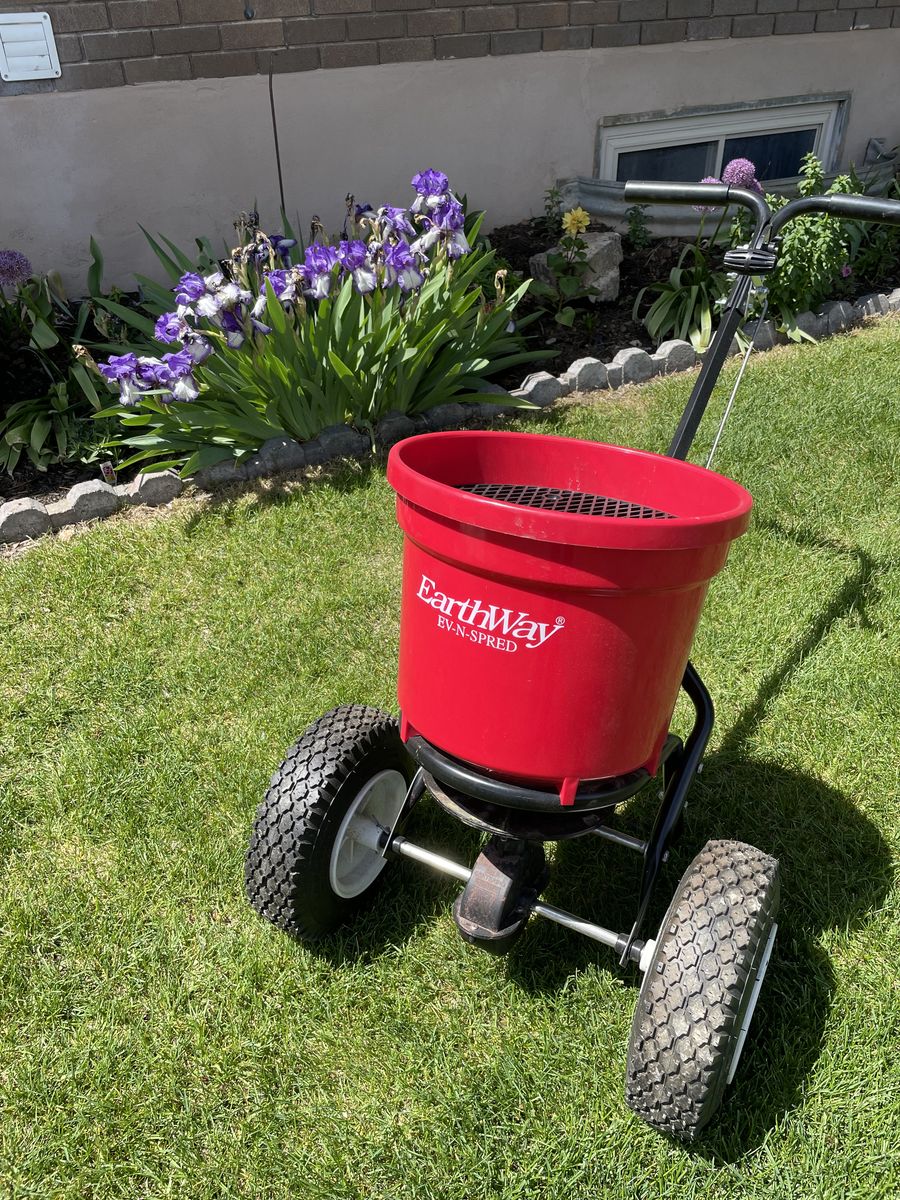 EarthWay Ev-N-Spread Fertilizer Spreader