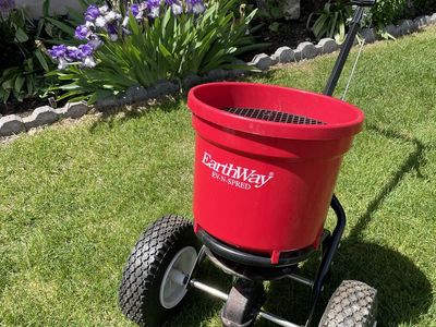 EarthWay Ev-N-Spread Fertilizer Spreader
