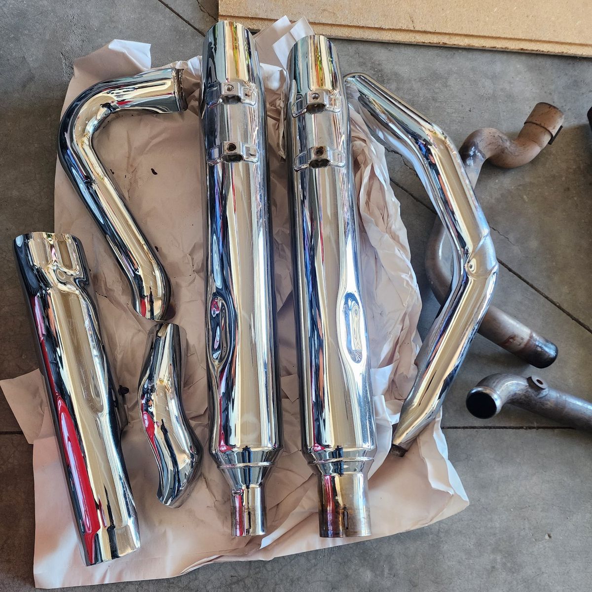 stock harley exhaust from 2020 Road Glide