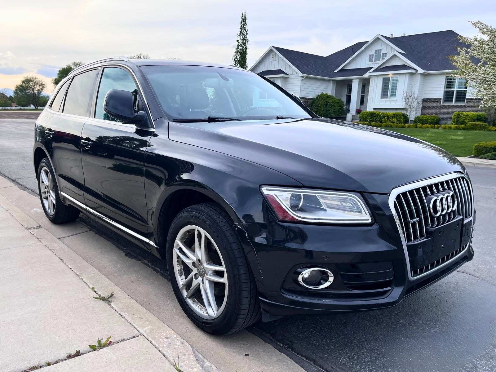 2013 AUDI Q5 2.0T quattro Premium Plus