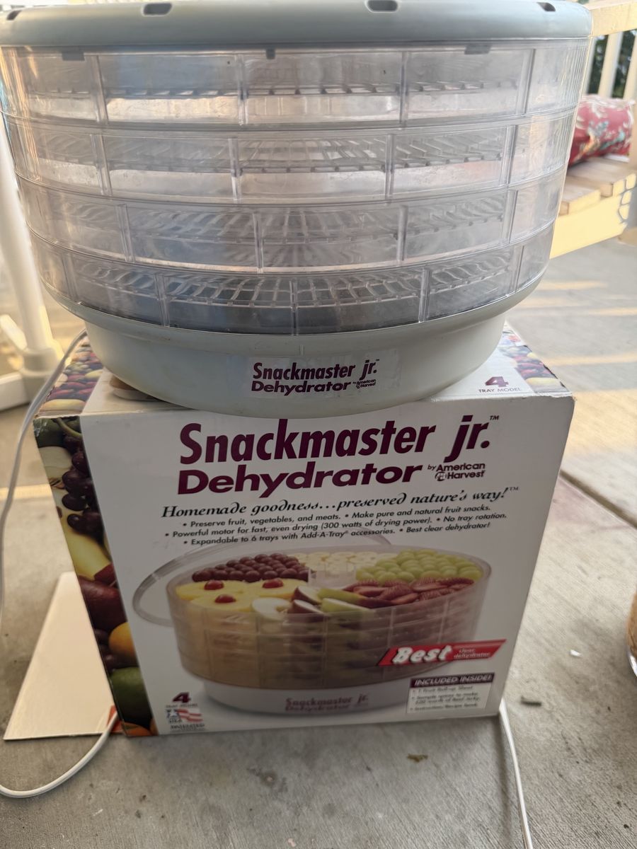 Snackmaster Jr. by American Harvest Food Dehydrator 4-Tray Model