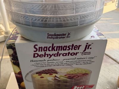 Snackmaster Jr. by American Harvest Food Dehydrator 4-Tray Model