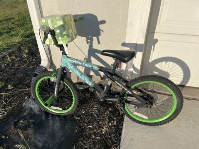 Kids Minecraft Bike 18". Flat Tires