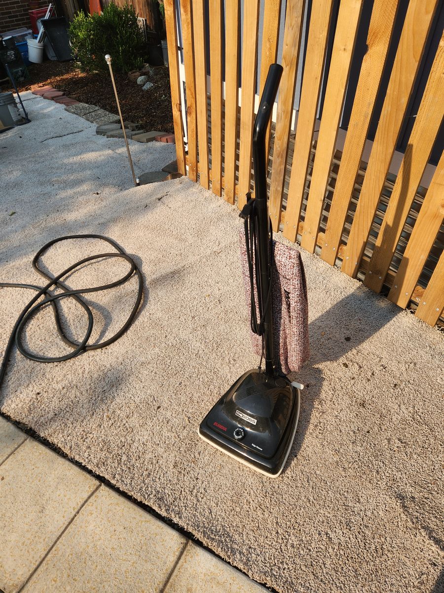 Eureka upright vacuum, takes F&G bags, like new, works great.