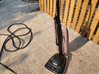 Eureka upright vacuum, takes F&G bags, like new, works great.
