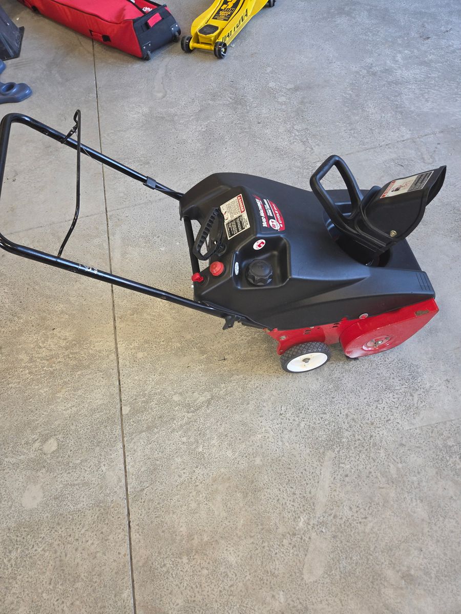 Yard Machines 21-Inch 4-Cycle Gas Snow Thrower