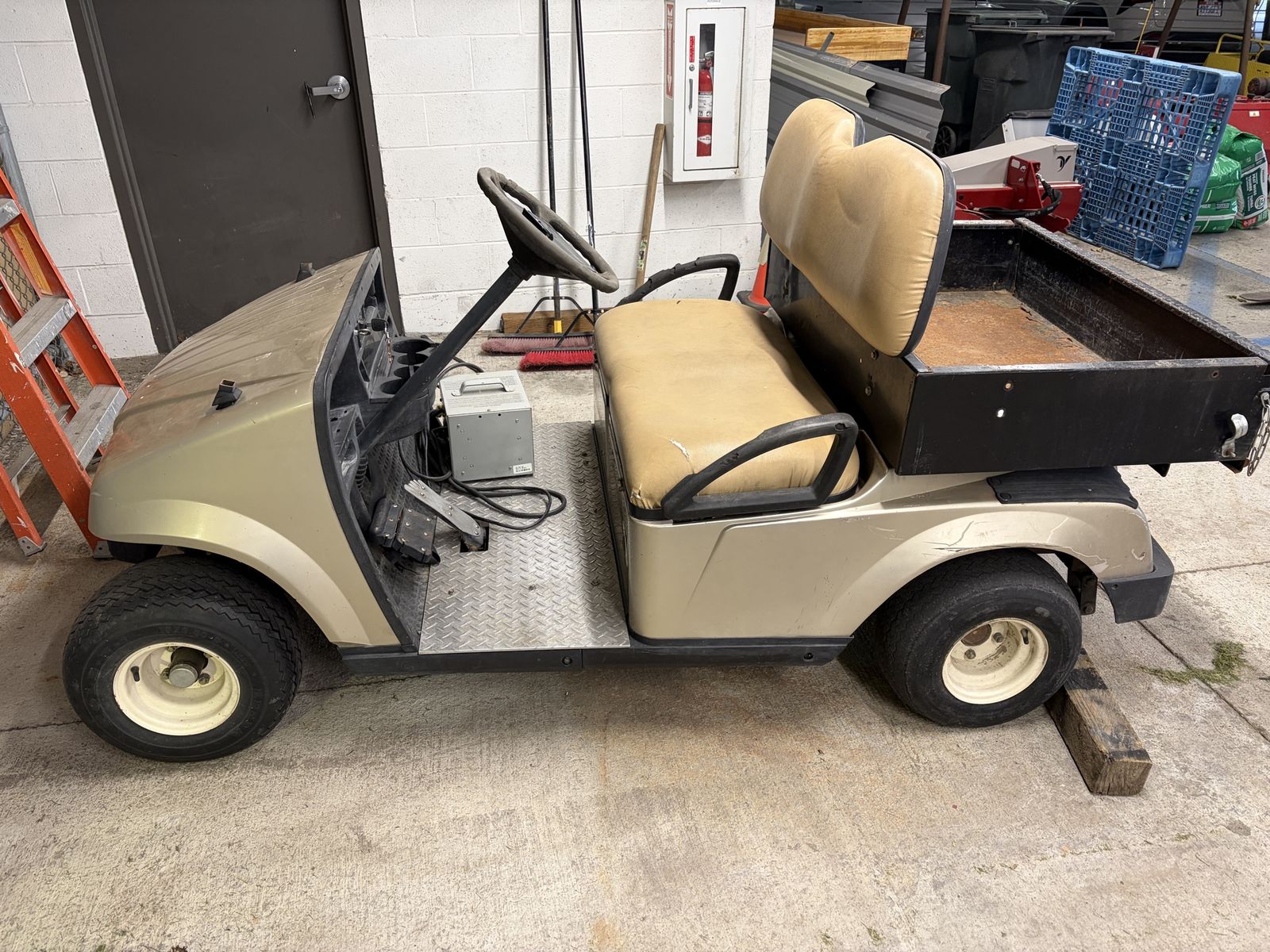 2007 FairPlay Gold Golf Cart - Not Running (Likely Controller) w/ Good Batteries & Charger