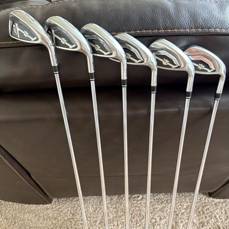 Wilson Staff D7 Iron Set - regular shafts (5-PW) new grips.