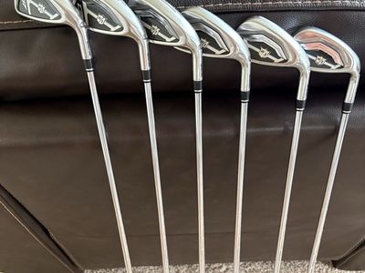 Wilson Staff D7 Iron Set - regular shafts (5-PW) new grips.