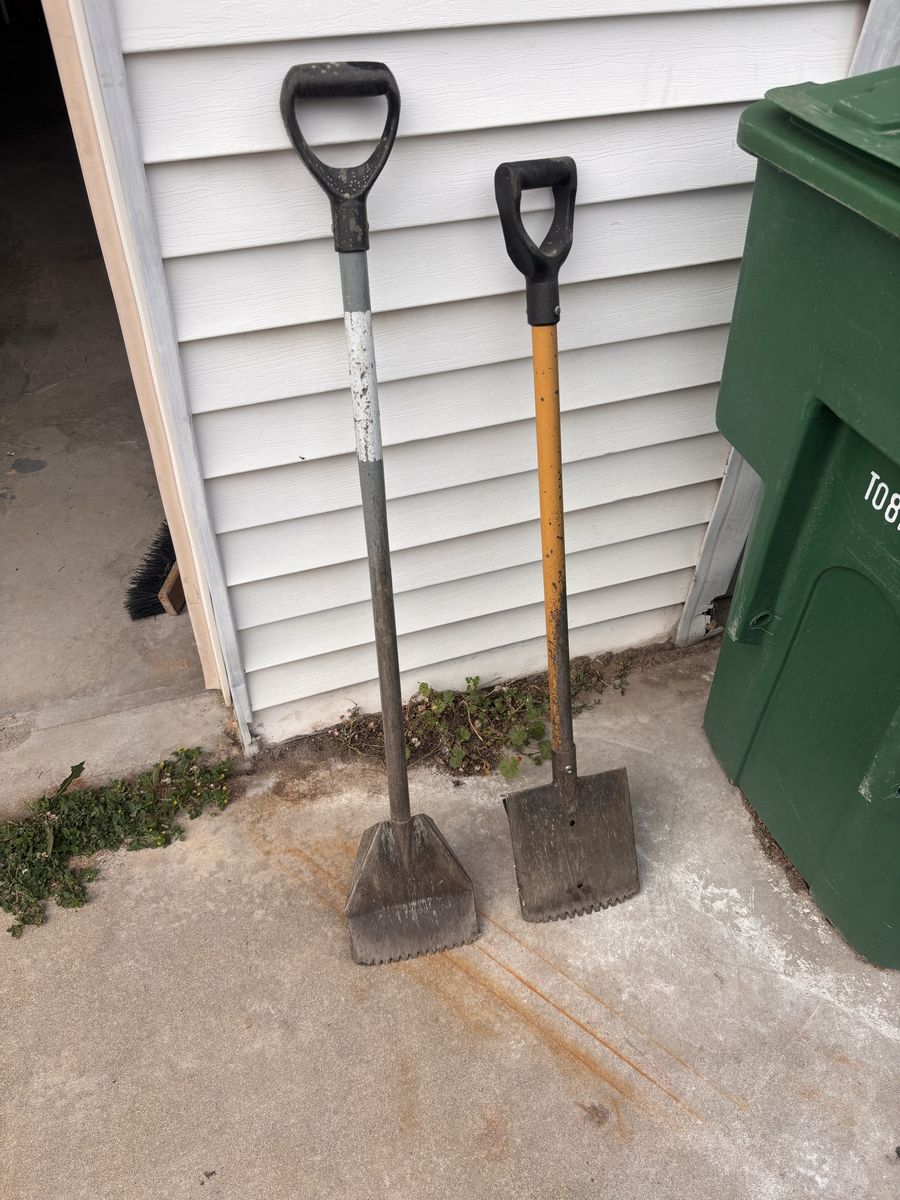 Roofing shovels