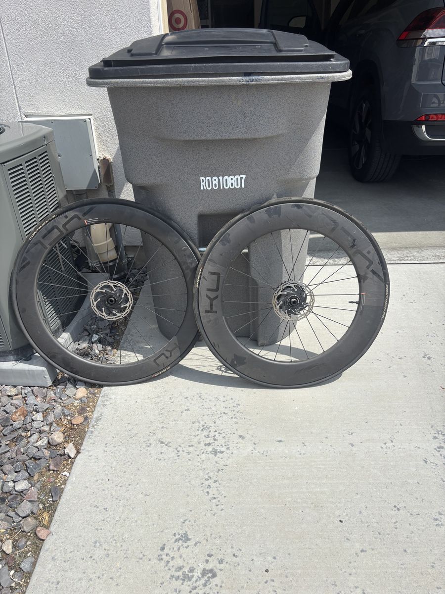 Kú Cycle carbon race wheels 80/60