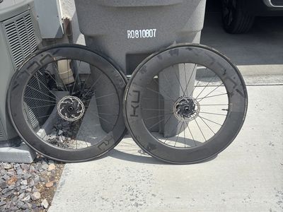 Kú Cycle carbon race wheels 80/60