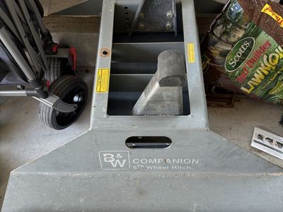 B&W 5th wheel hitch
