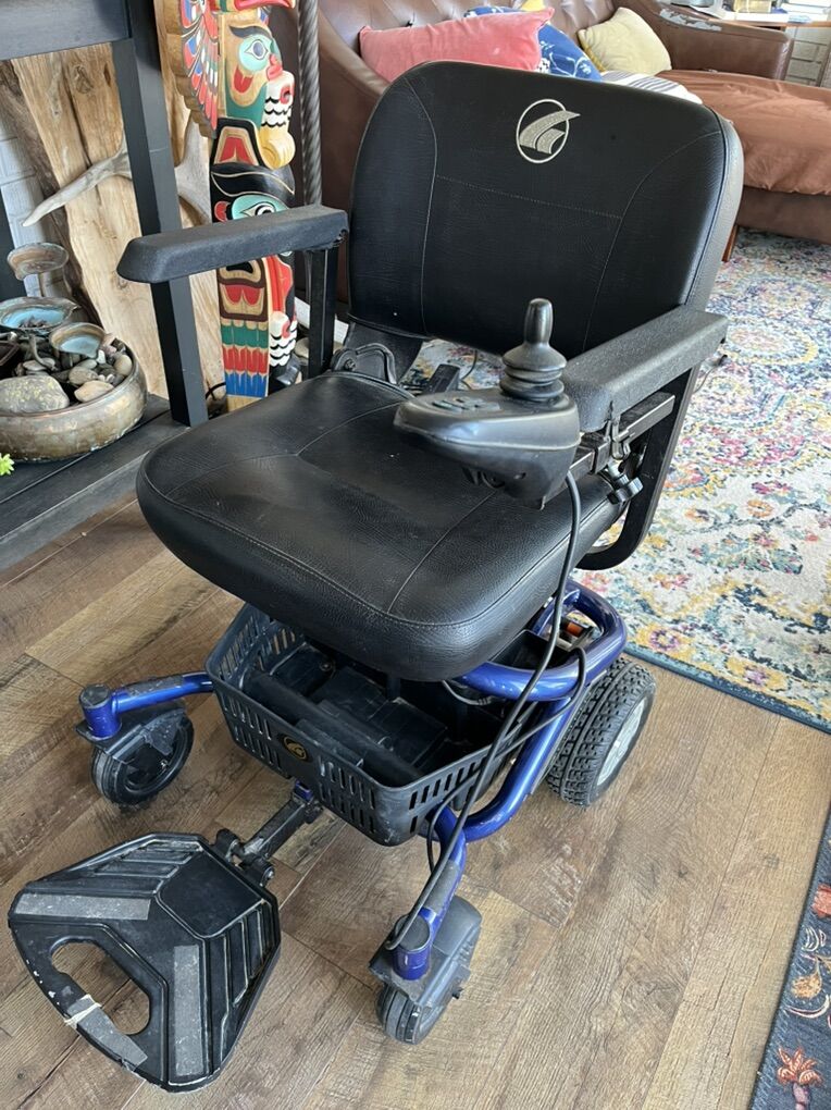 Golden Mobility Scooter Motorized Wheelchair GP162