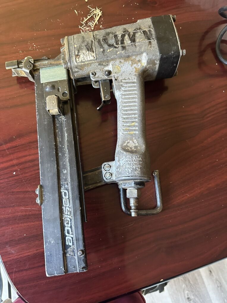 Staple gun 1/2
