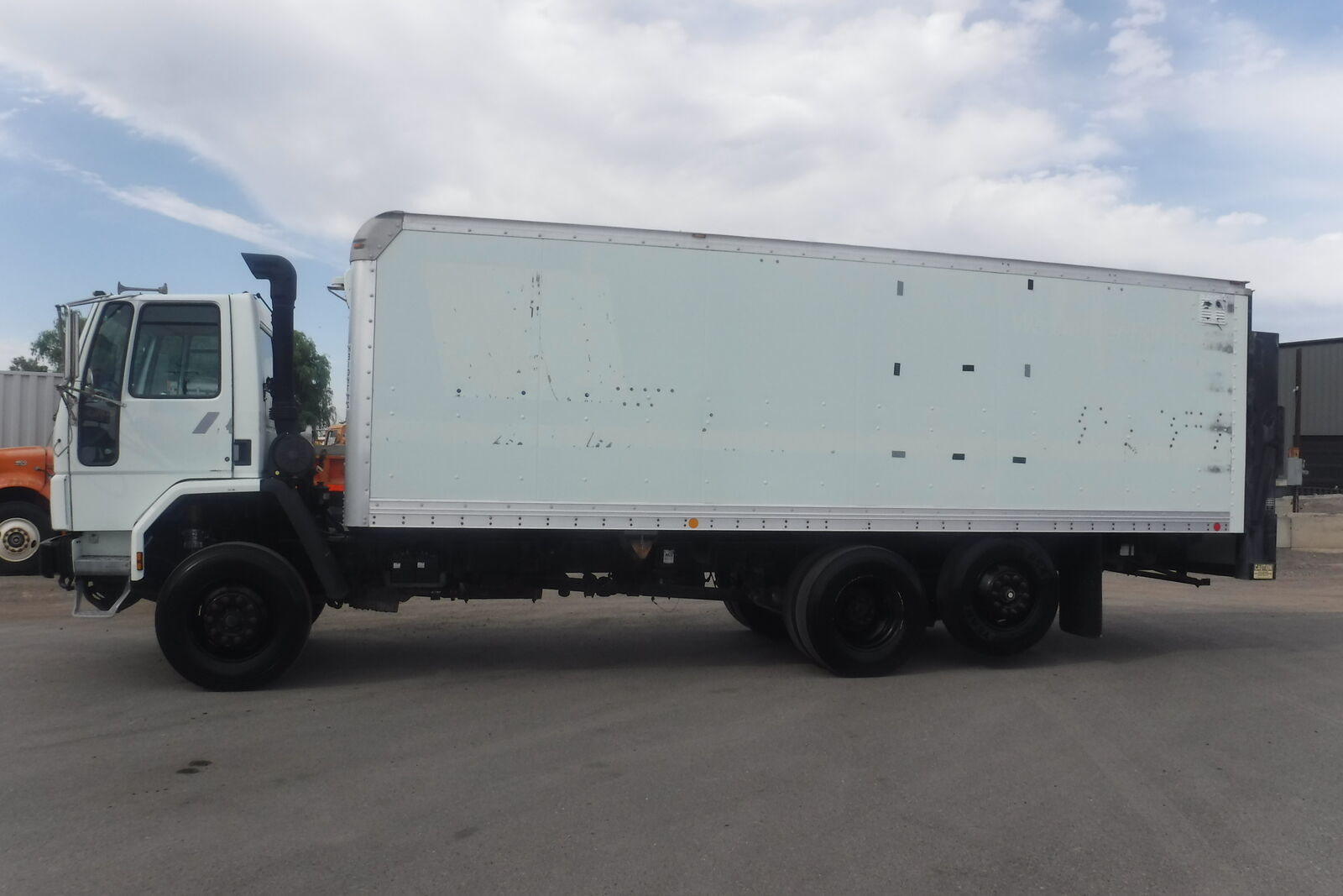 2005 Freightliner-Sterling SC800 w/ 24 Ft. dry van