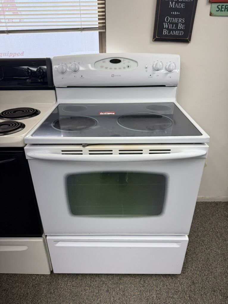 GOOD CONDITION MAYTAG WHITE GLASS TOP RANGE
