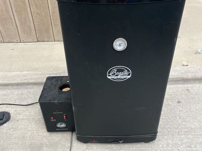 Bradley Smoker Digital Electric Food Smoker with Smoke Generator Black