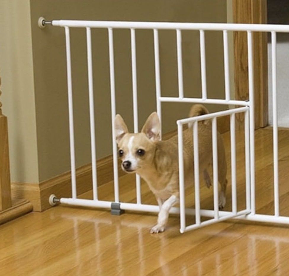 Pet Gate with Pet Door - 18" Tall, 18-31”Wide, Pressure/Hardware Mount