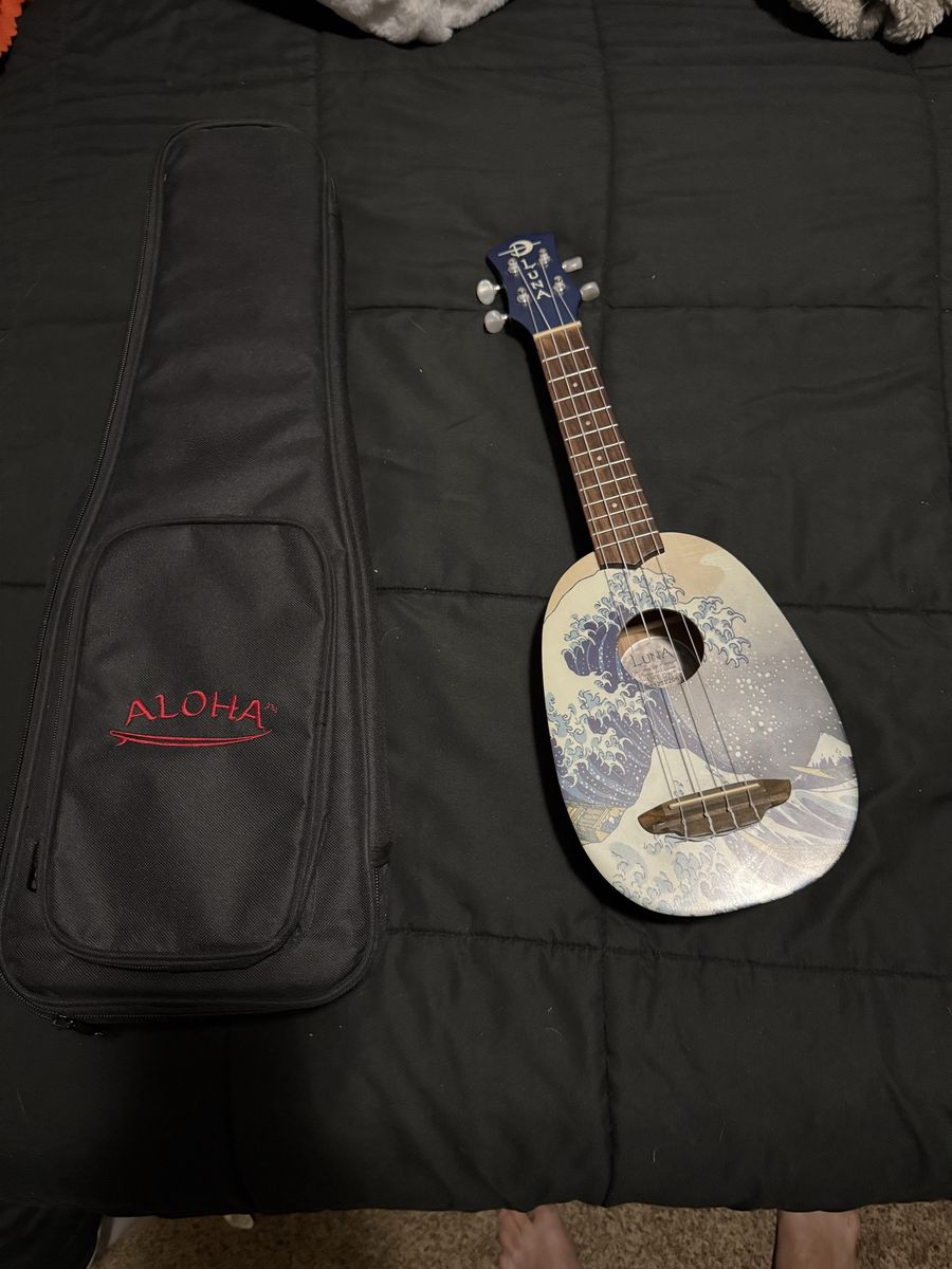 Luna Great Wave Pineapple Soprano Ukulele- With case