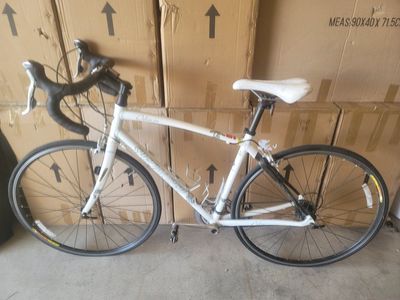 SPECIALIZED ROAD BIKE