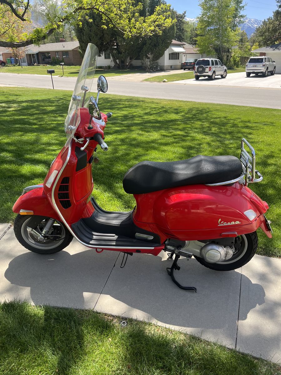 2008 Vespa Scooter Model GTS250