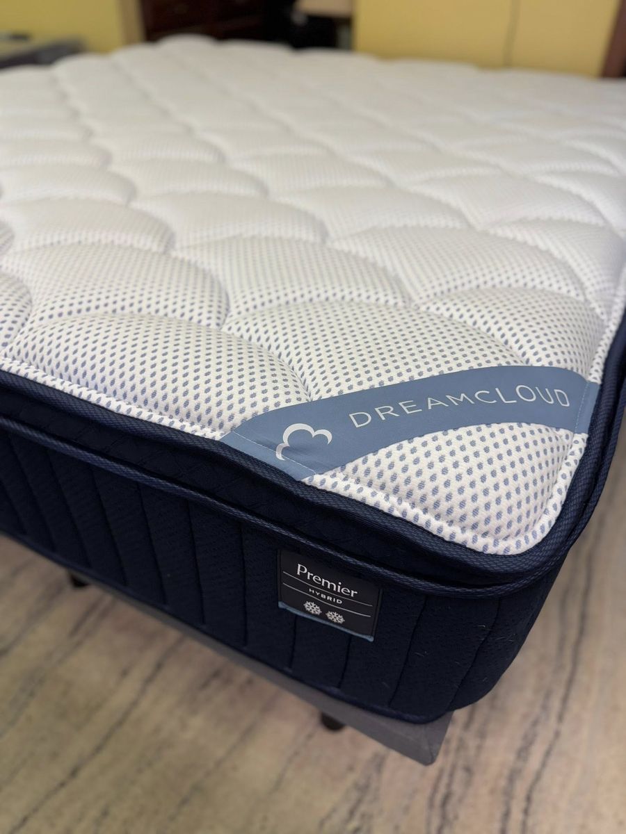 King Mattress, Dreamcloud Premier, Hybrid, Excellent Condition!!!!