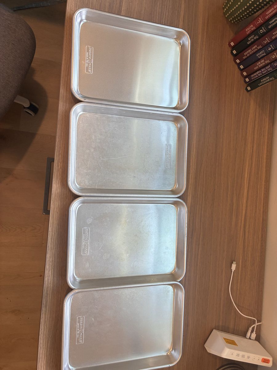 4 Medium Aluminum Baking Sheets – Great Condition
