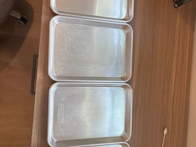 4 Medium Aluminum Baking Sheets – Great Condition