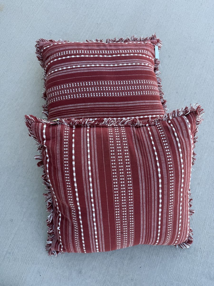 Set of 2 Throw Pillows