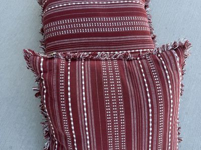 Set of 2 Throw Pillows
