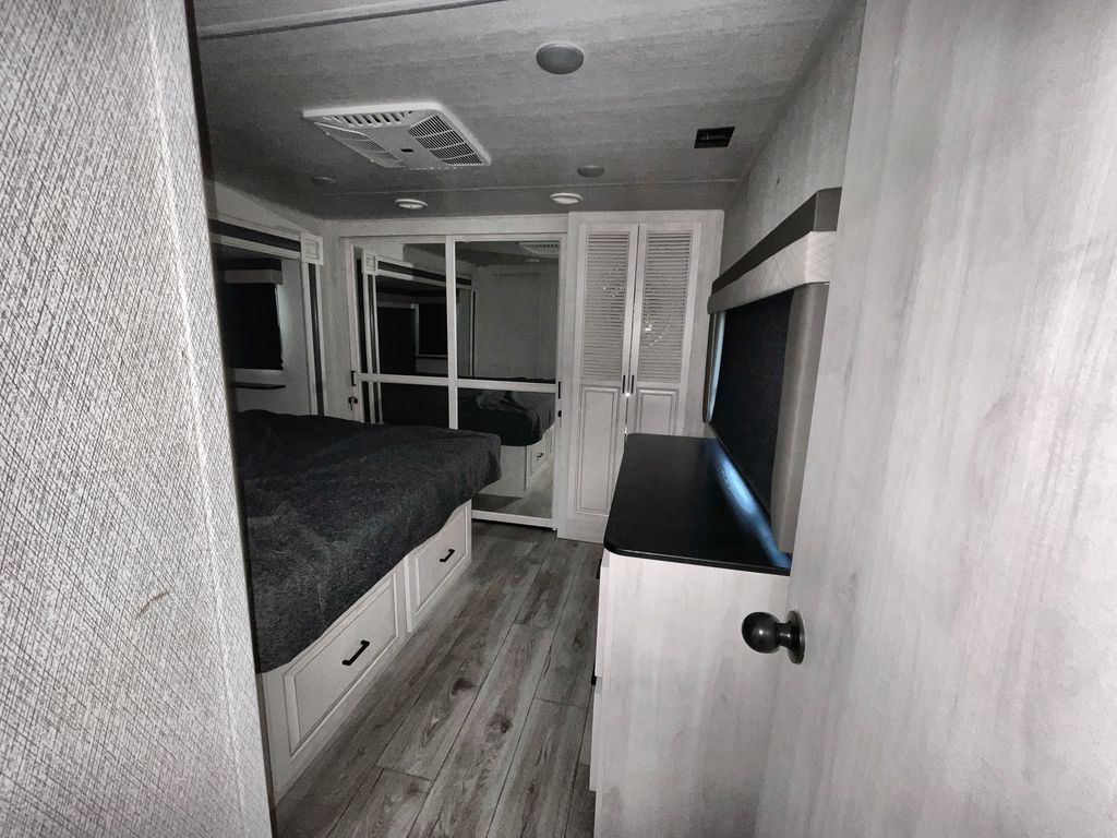Main image 48