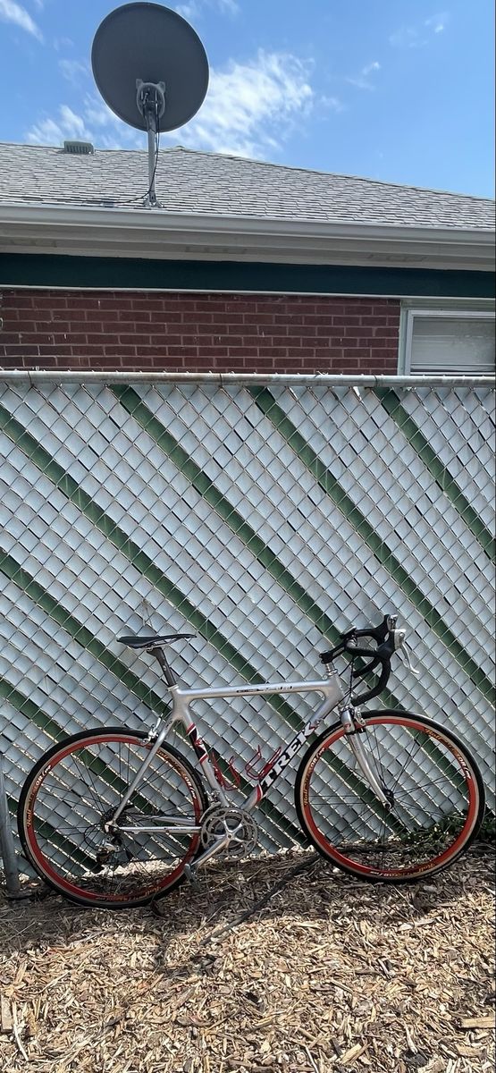 Trek 5200 carbon road bike, 56cm frame (medium)