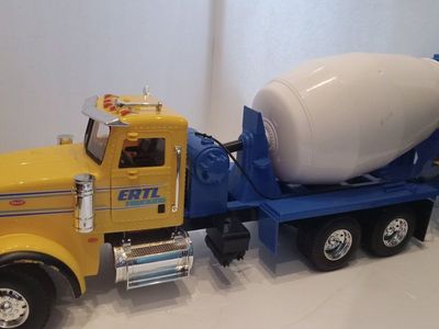 Blue/Yellow/White Peterbilt Cement Mixer Truck with Lights & Sound – Ertl Big Farm