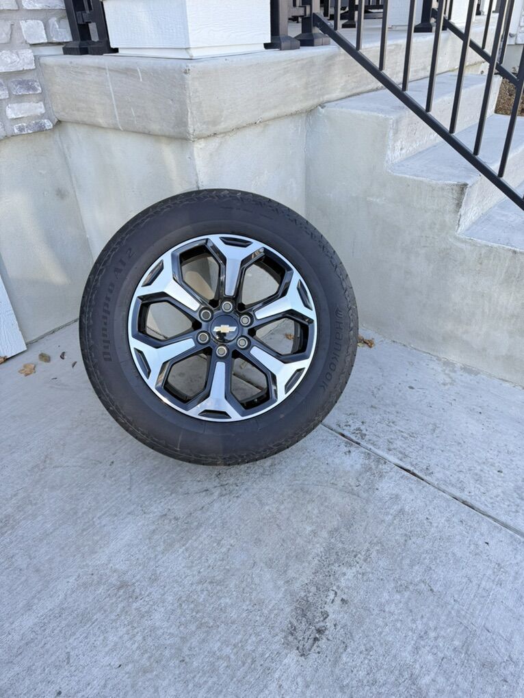 Chevy Silverado Tahoe Rims and Tires 275/60R20