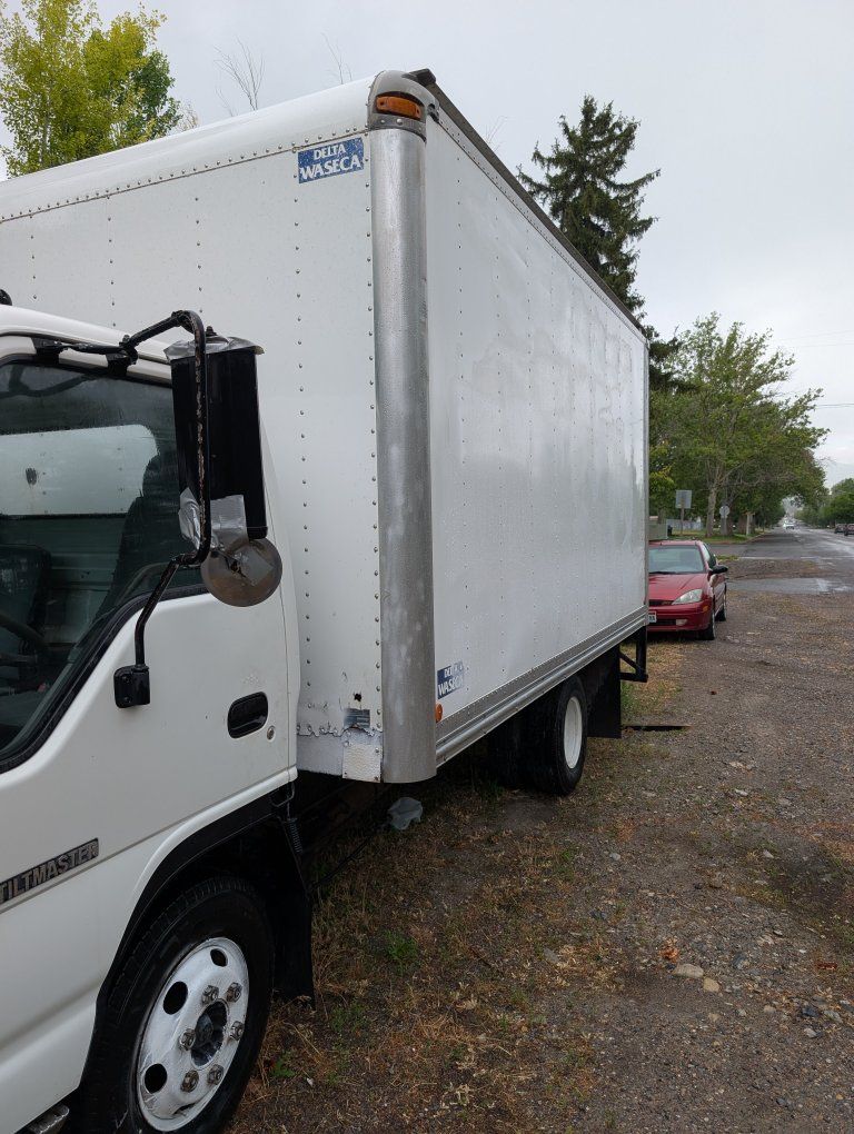 Chevrolet W4500 Box Truck - Low miles Spacious Cargo - Runs Well