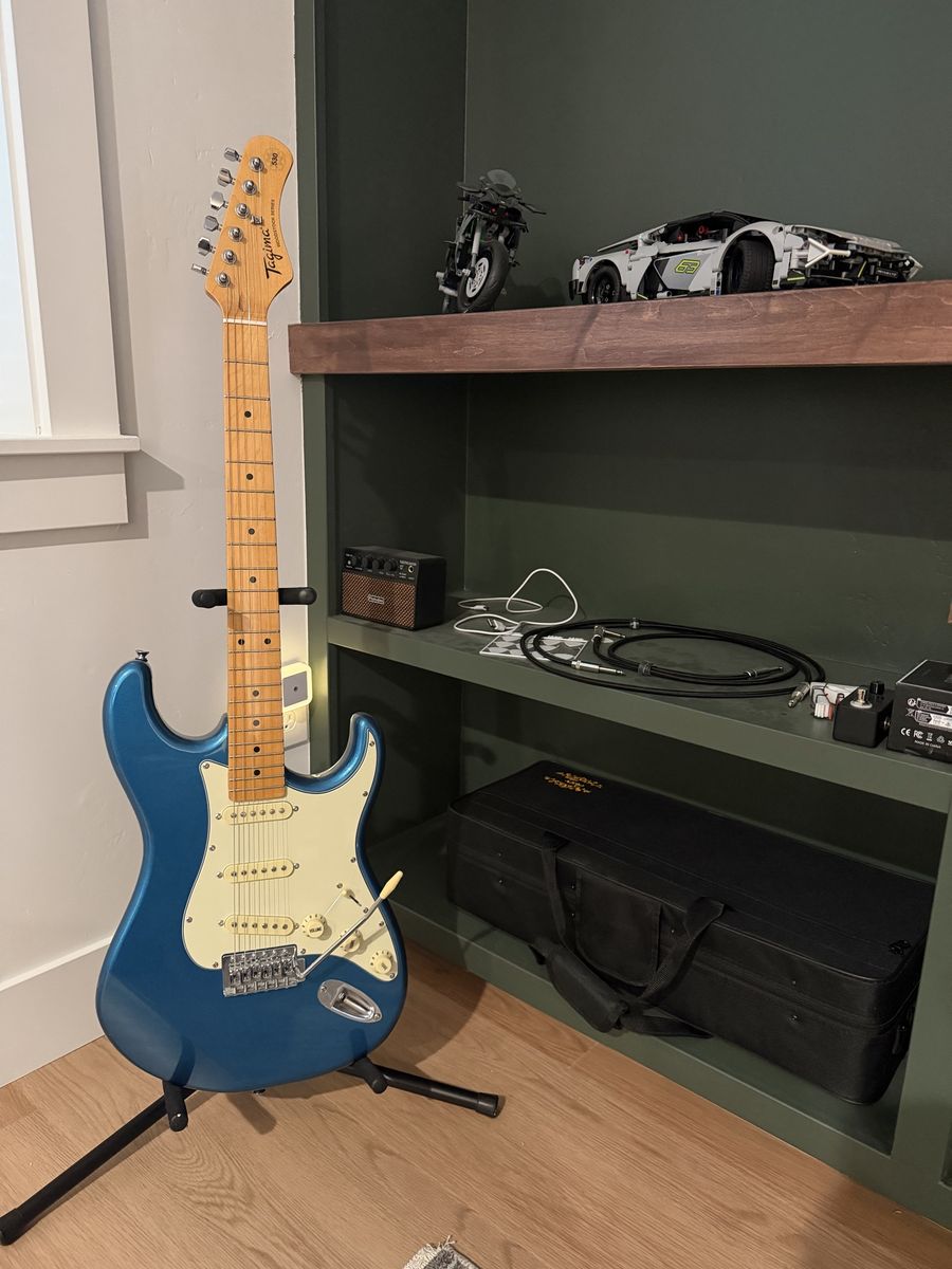Tagima Woodstock Series T-530 Electric Guitar in Blue with Amp and Case