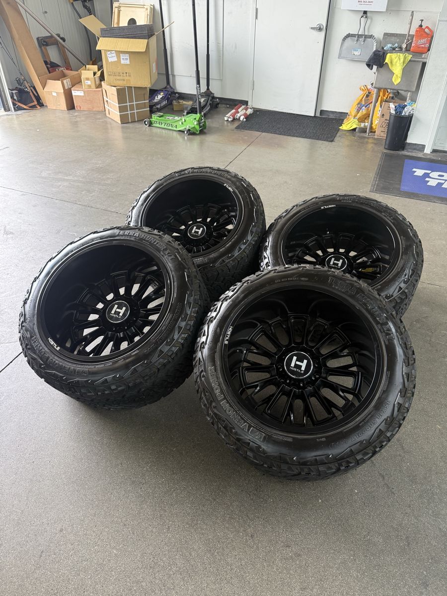 LIKE NEW 22x14 hostile wheels/ 35” tires 8x6.5