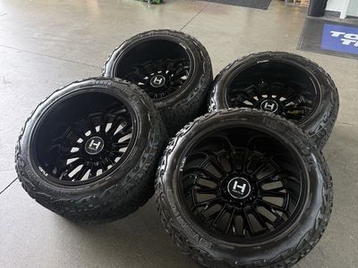 LIKE NEW 22x14 hostile wheels/ 35” tires 8x6.5