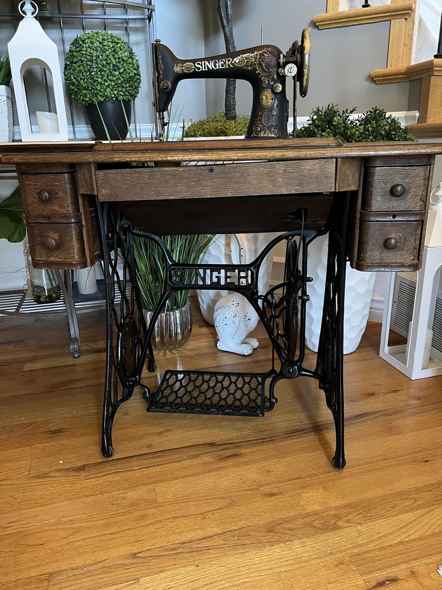Antique Wood Cabinet Singer Sewing Machine