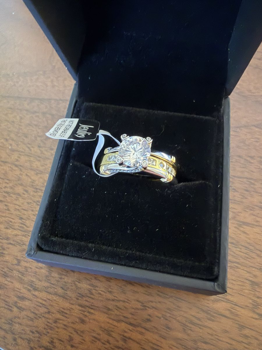 Jeulia Two-Tone CZ Engagement Ring Set Size 10 with Box