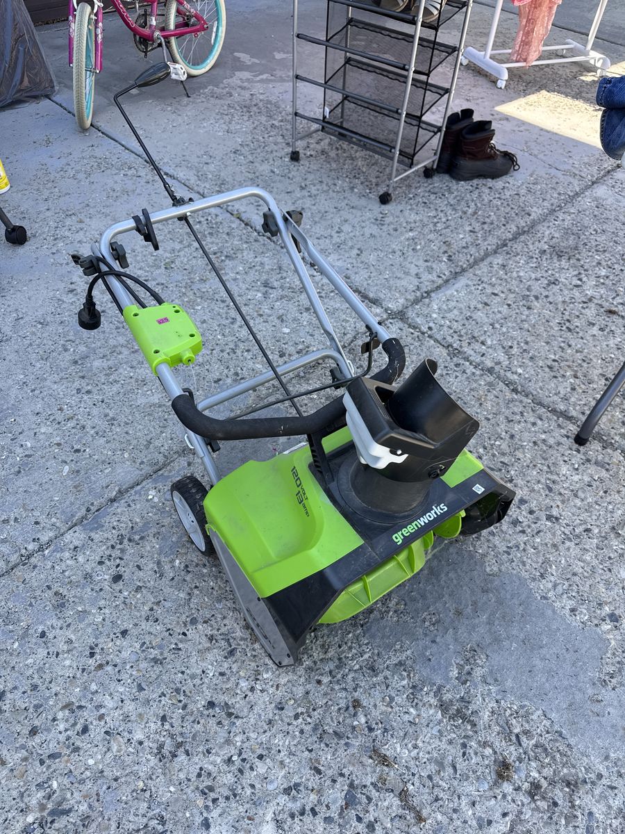 Electric snow blower 