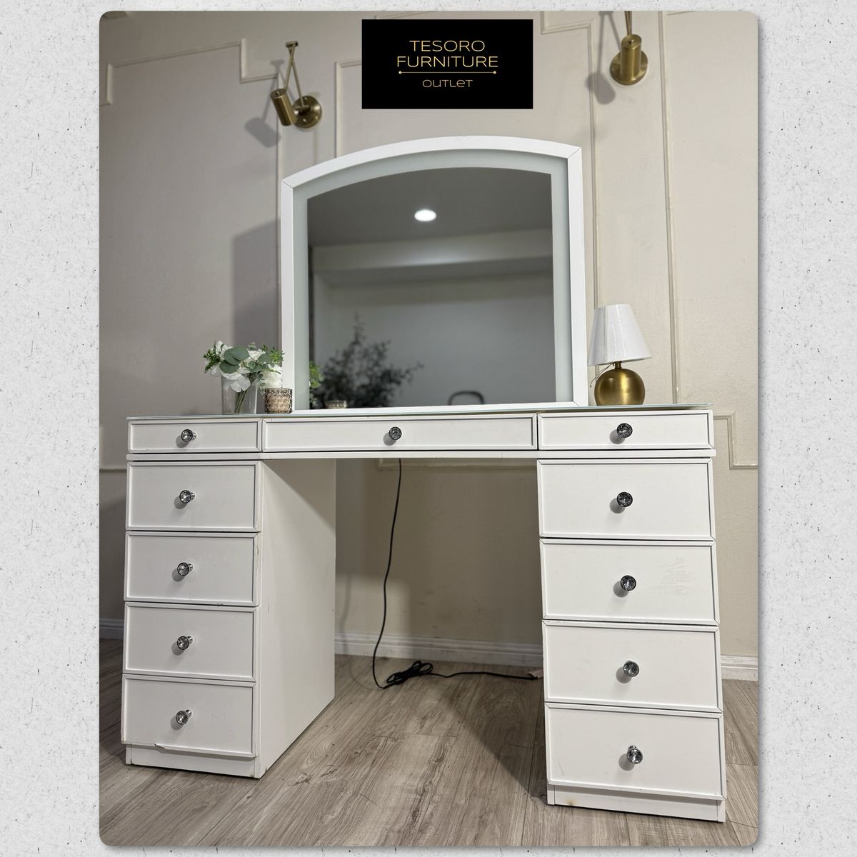 TRESANTI HEIDI MAKEUP VANITY