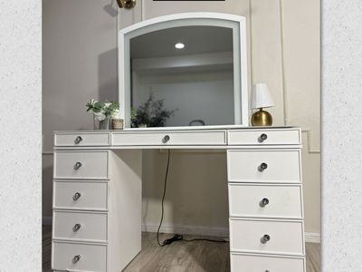 TRESANTI HEIDI MAKEUP VANITY