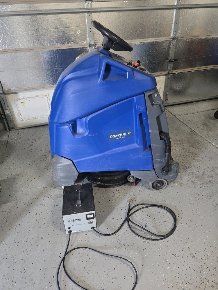 Chariot 2 iScrub 20X Stand-On Commercial Vacuum Floor Scrubber with Charger, 95.5 Hours