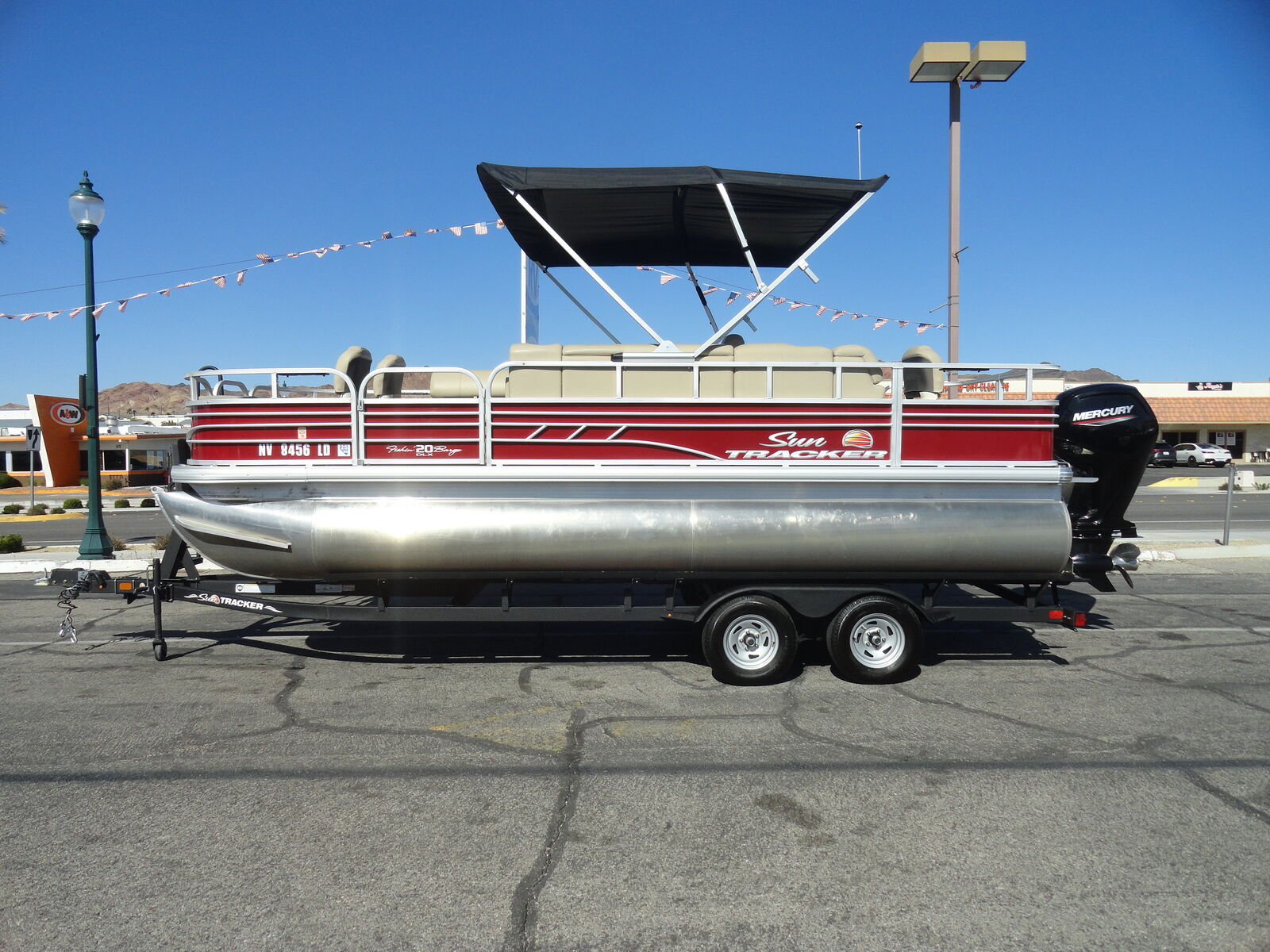 2022 Sun Tracker Fishin' Barge 20 DLX