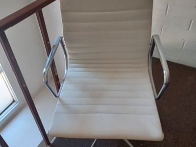 White Mid-Back Ribbed Office Chair with Chrome Arms and Rolling Base