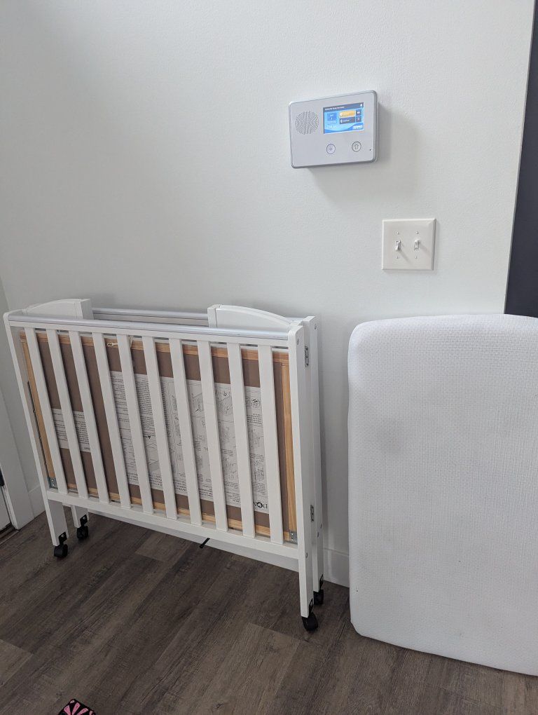 collapsible miniature crib with newton mattress